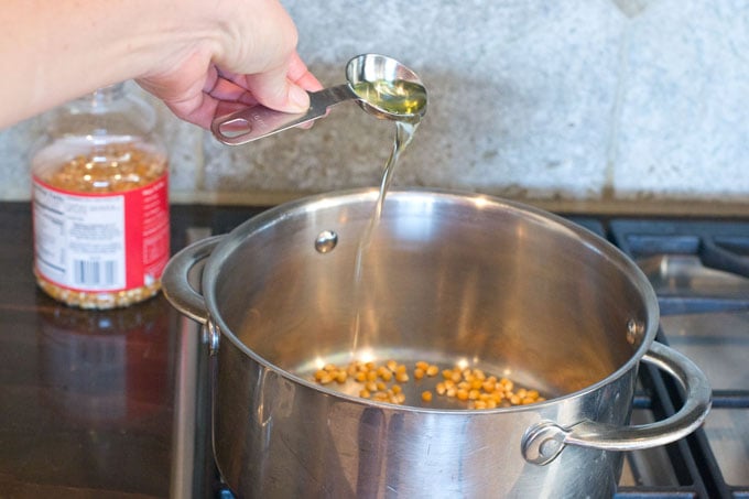 How To Cook Popcorn In A Pot On The Stove - TheCookful