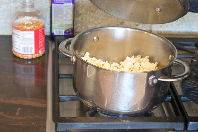 How To Cook Popcorn In A Pot On The Stove - TheCookful