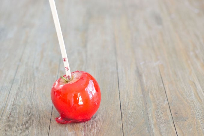 Using chopsticks in candy apples