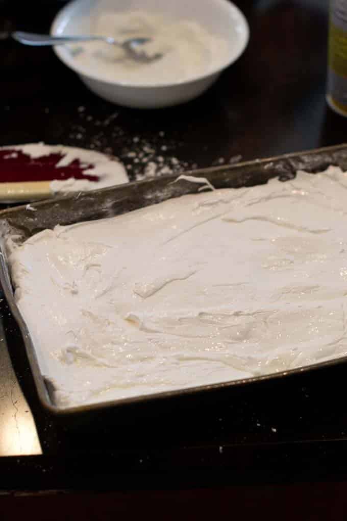 Spread evenly Spread evenly marshmallow mixture in pan.