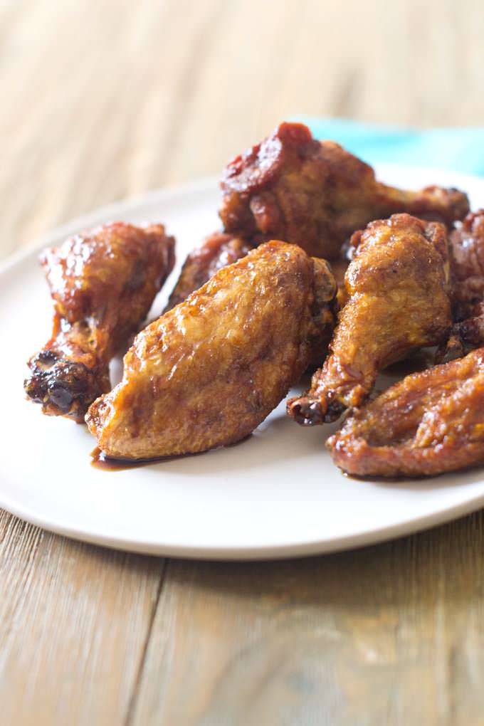 Plate of fried chicken wings.