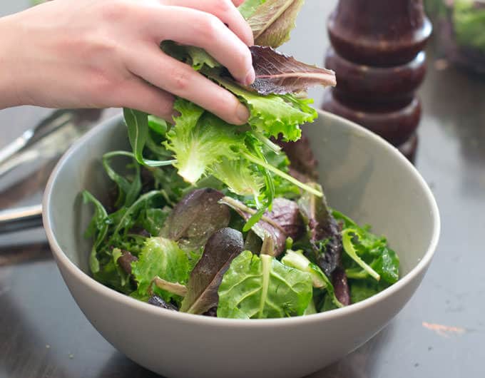 How to Choose the Right Greens for a Salad Dressing