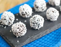 Swedish No-Bake Chocolate Balls - Chokladbullar
