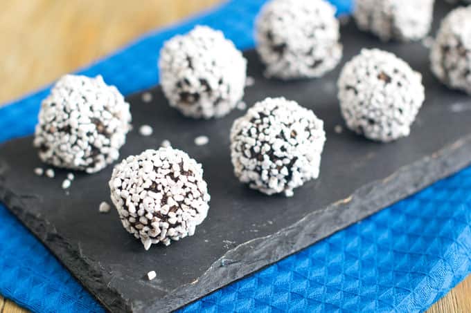 Swedish No-Bake Chocolate Balls - Chokladbullar
