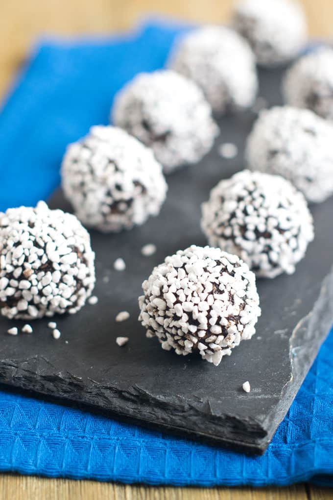 Swedish No-Bake Chocolate Balls - Chokladbollar