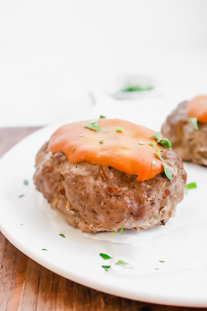 Life might be busy but you can still enjoy your favorite classic comfort food. These mini meatloaves will be ready in no time!