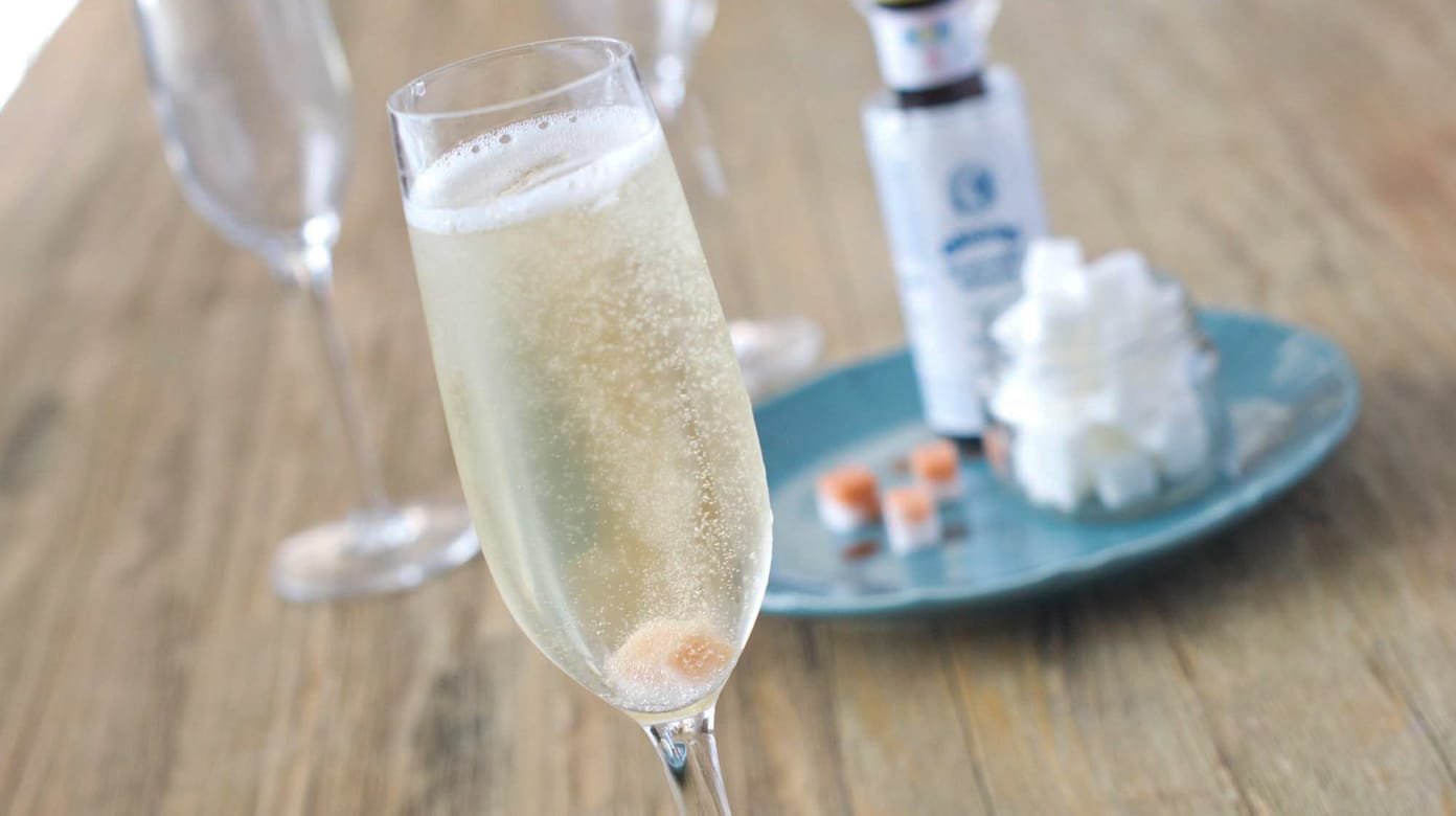 https://thecookful.com/wp-content/uploads/2019/04/champage-cocktail-1392-x-780.jpg