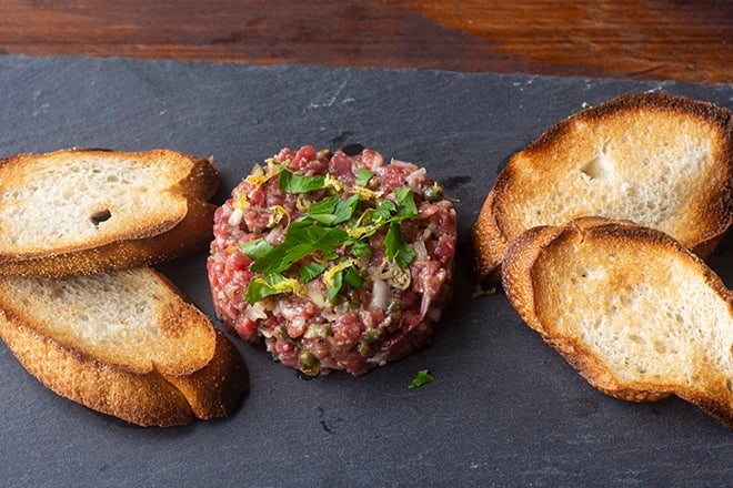 Beef tartare with toasted bread.