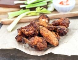 Crispy chicken wings with dry rub
