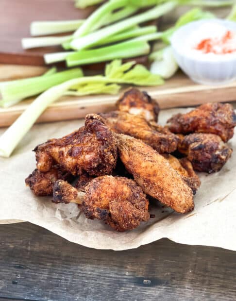 Crispy chicken wings with dry rub